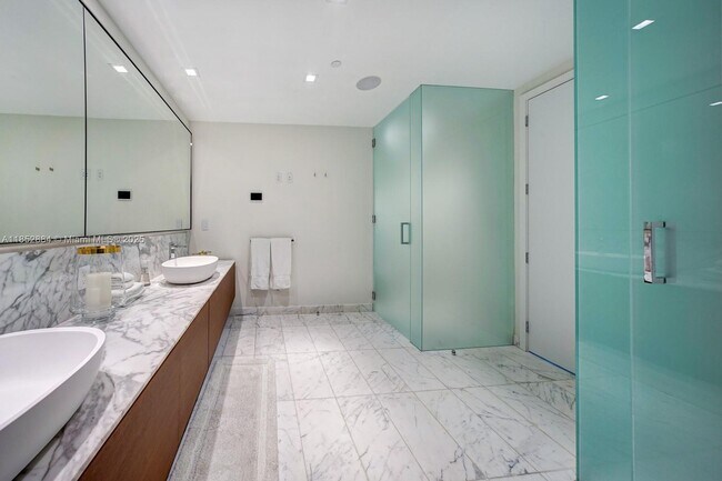 Building Photo - 10203 Collins Ave