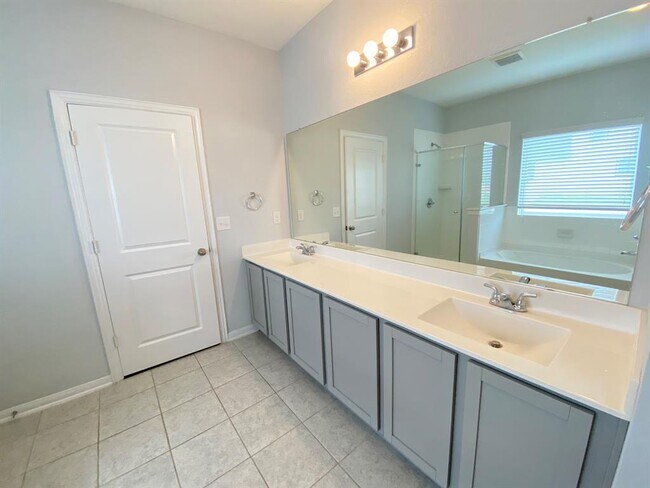 Building Photo - 220 Timber Brook Dr
