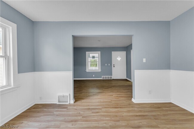 Building Photo - 1401 E 219th St