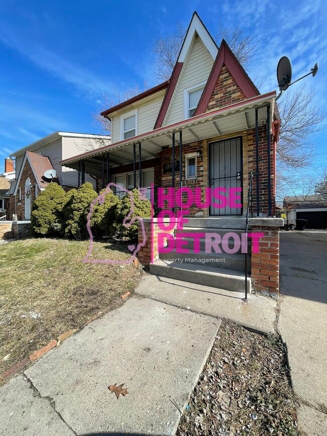 Building Photo - SECTION 8 ONLY | 4 BEDROOM | 3 BATH | FREE...