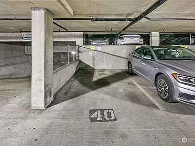 Building Photo - 1 bedroom, 1 bathroom Condo with City View!