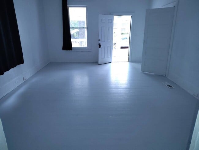 Building Photo - 110 Huger St