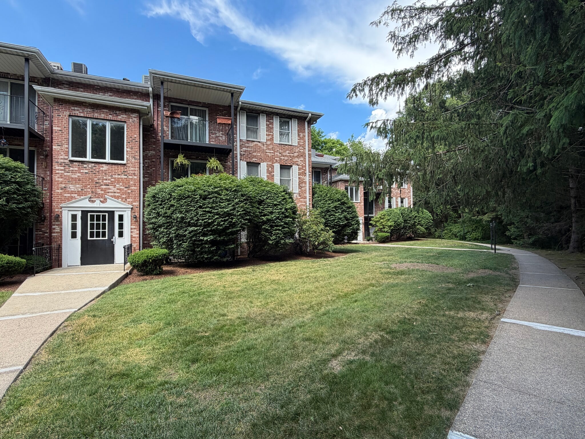 Building Photo - 348 Neponset St