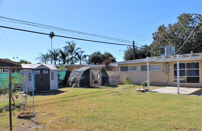 Building Photo - Charming Riverside Home on Hillside Avenue!