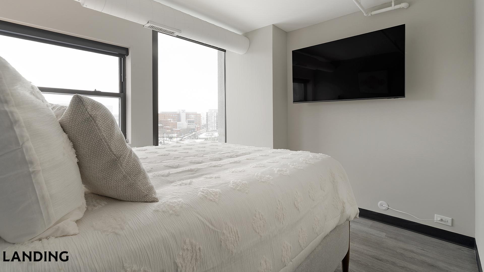 Building Photo - 1922 W Ogden Ave