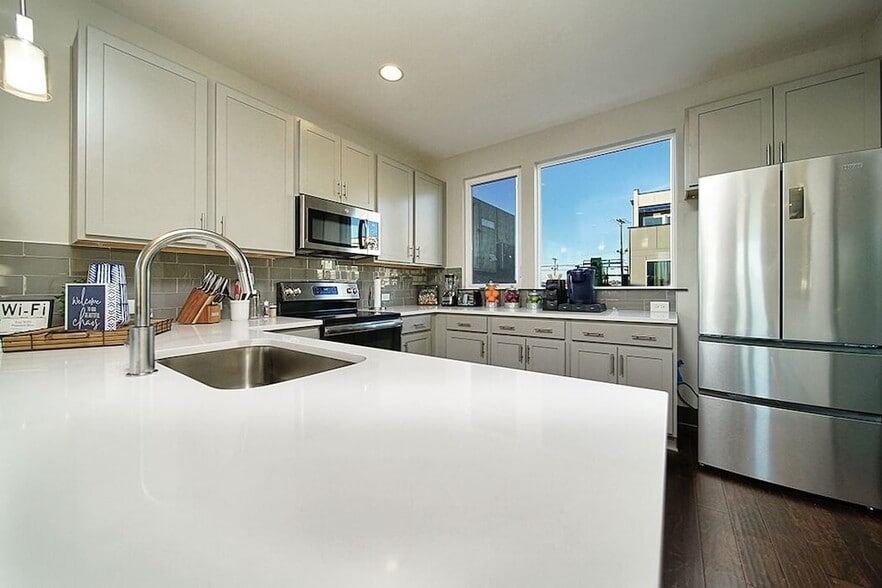 Kitchen - 64 Fern Ave