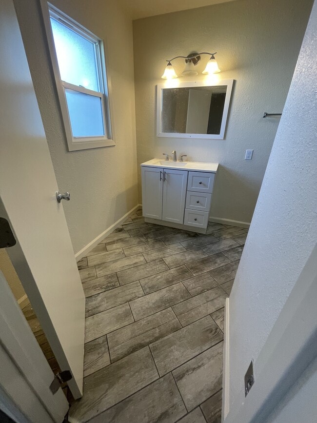 Building Photo - 1215 Whyler Rd