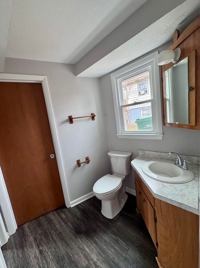 Building Photo - Duplex for Rent in Dayton