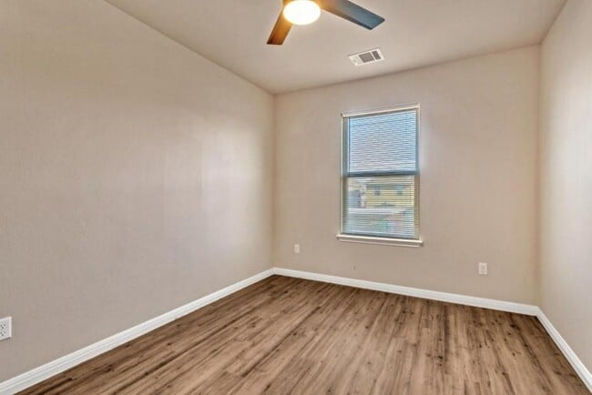 Building Photo - 4611 Graceful Ln