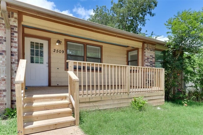 Building Photo - 2509 Sumac Ln