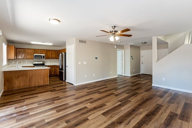 Building Photo - 4122 E Cameo Point Dr