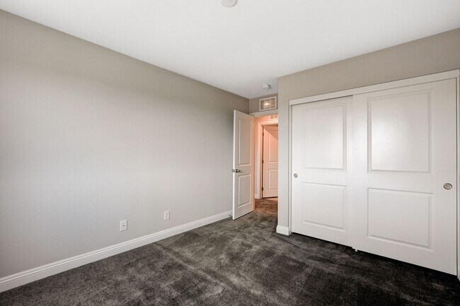 Building Photo - Stylish 3-Bedroom Home with Upgraded Kitch...