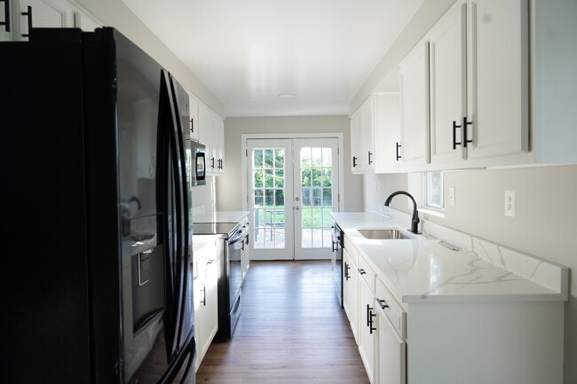 Building Photo - 8129 Woodholme Cir