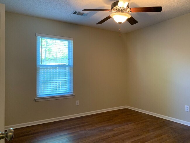 Building Photo - 1 Summer Ridge Ct