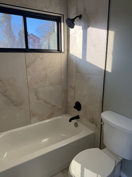 Building Photo - 577 English St