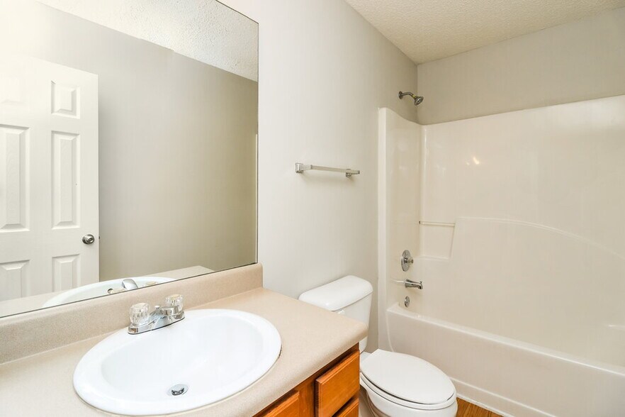 Building Photo - 36 Middleton Ct