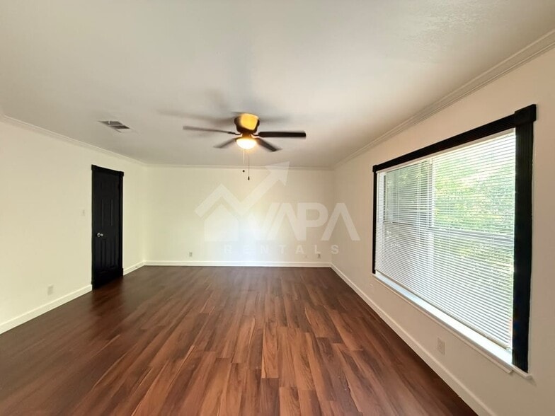 Building Photo - 9666 Green Plain Dr