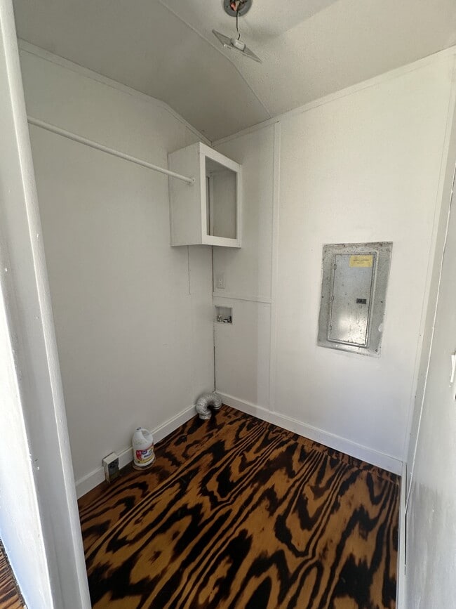 Building Photo - 7150 Seward Cir