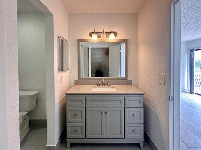 Building Photo - 2580 Coral Springs Dr