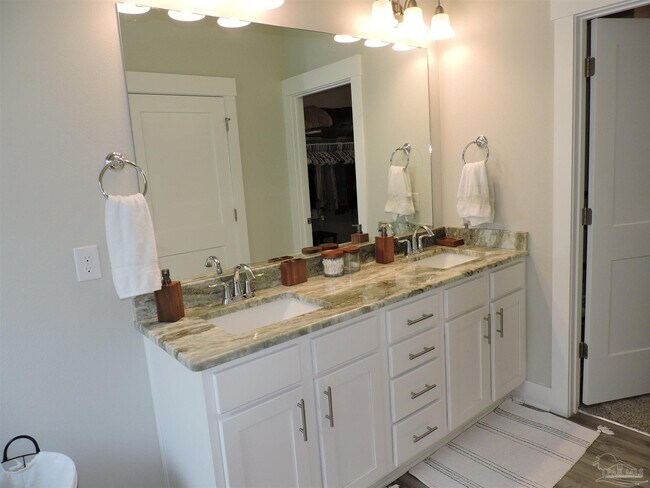 Building Photo - 8823 Airway Dr