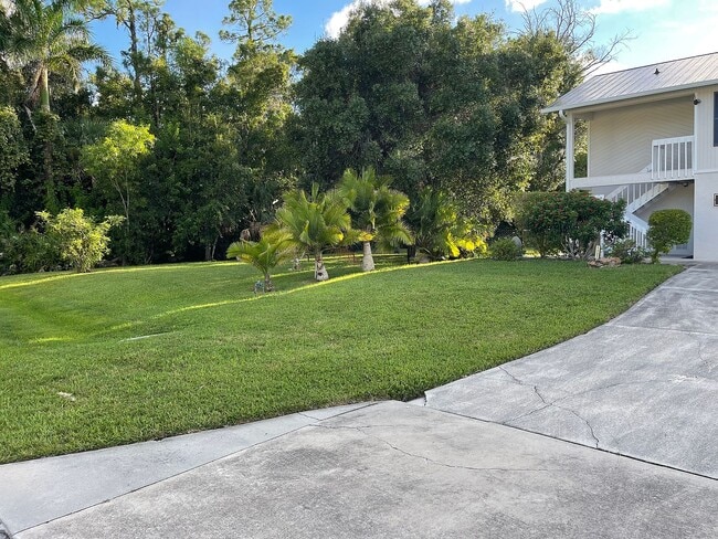 Building Photo - 1337 Center Ln