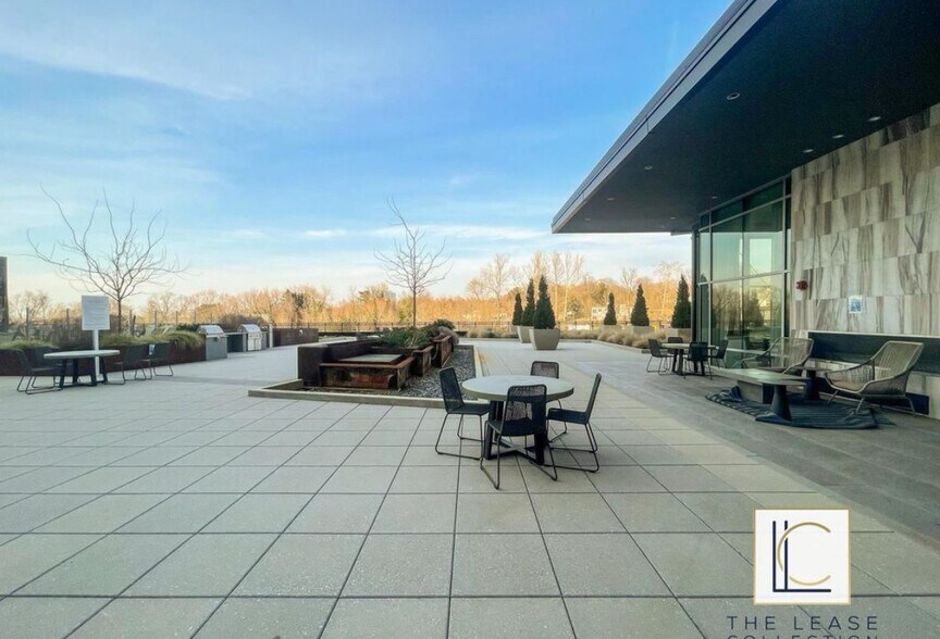 Building Photo - 145 Riverhaven Dr