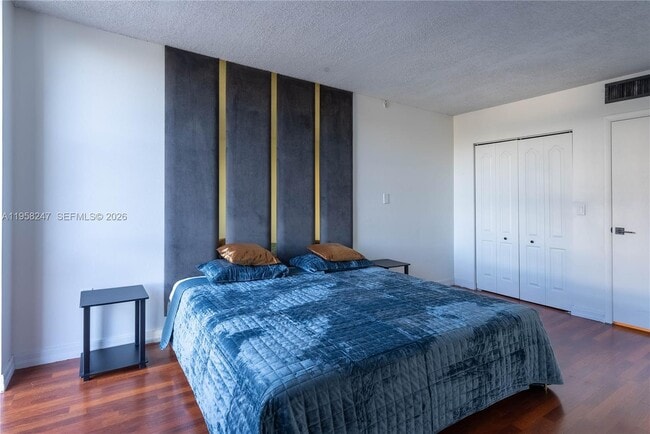 Building Photo - 3675 N Country Club Dr