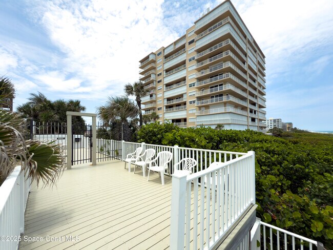 Building Photo - 877 N Hwy A1A