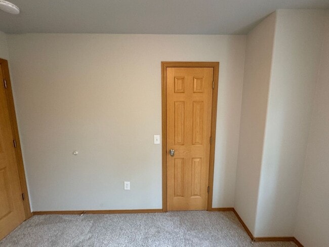 Building Photo - 2875 S Donovan Dr
