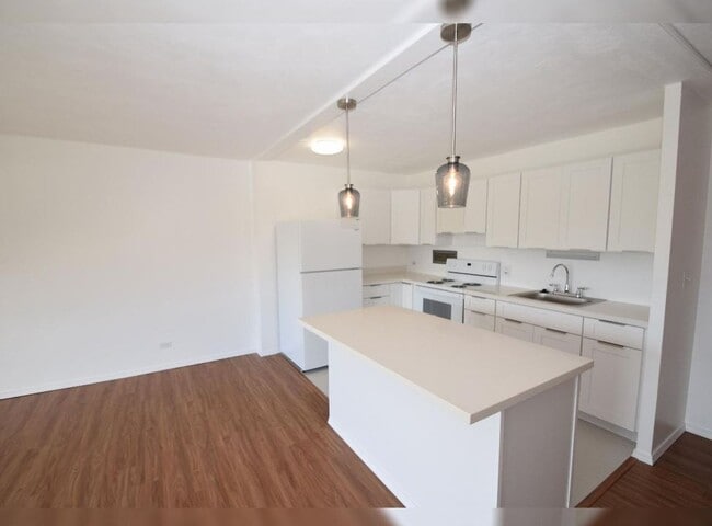 Building Photo - Queen Emma Gardens – 1-Bedroom Apartment f...