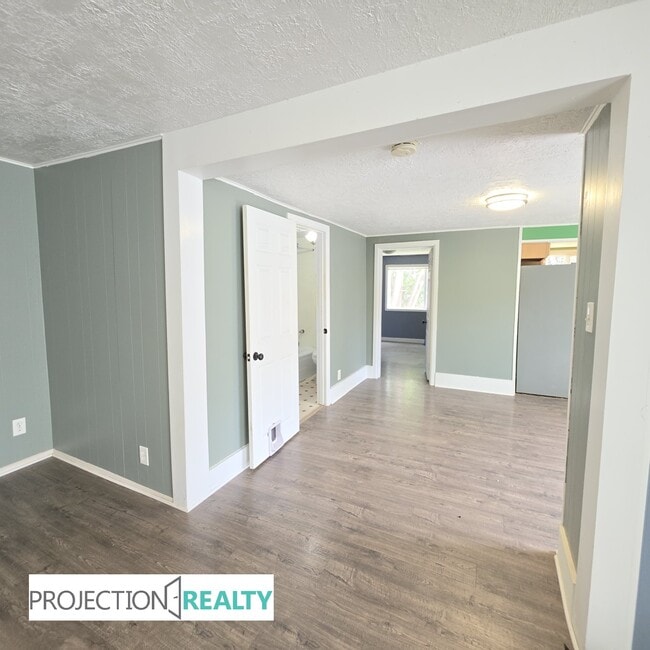 Building Photo - 4838 NE 99th Ave