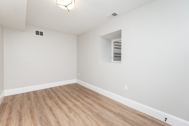 Building Photo - 20 Sheridan Ave