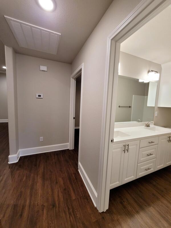 Building Photo - 19866 Meadow W Ln