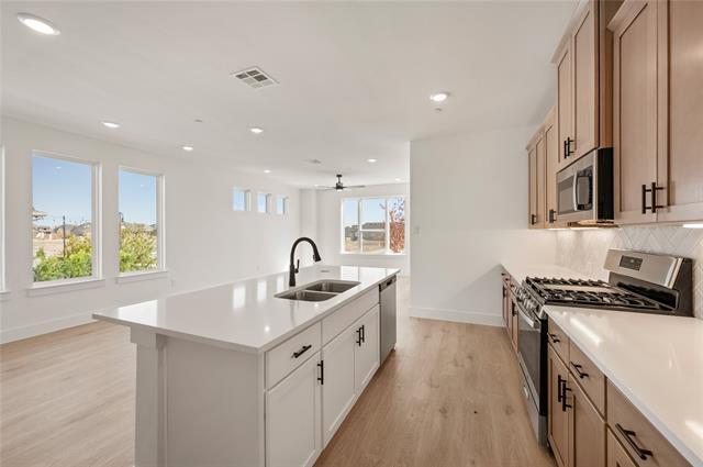 Building Photo - 9617 Dahlia Blvd