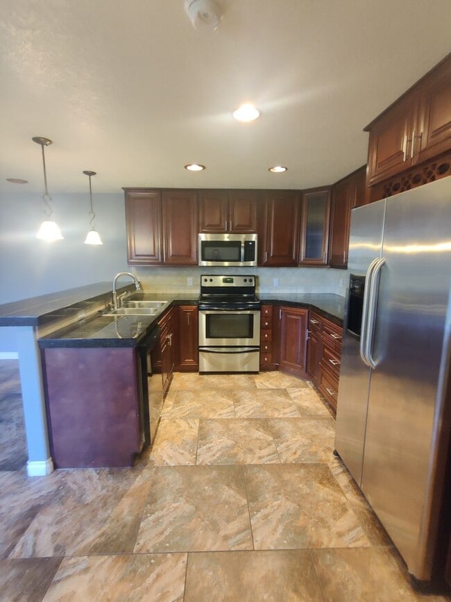 Building Photo - Updated Condo in West Richland