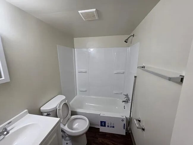 Building Photo - 751 Sylvester Way