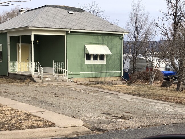 Building Photo - 320 S 13th Ave
