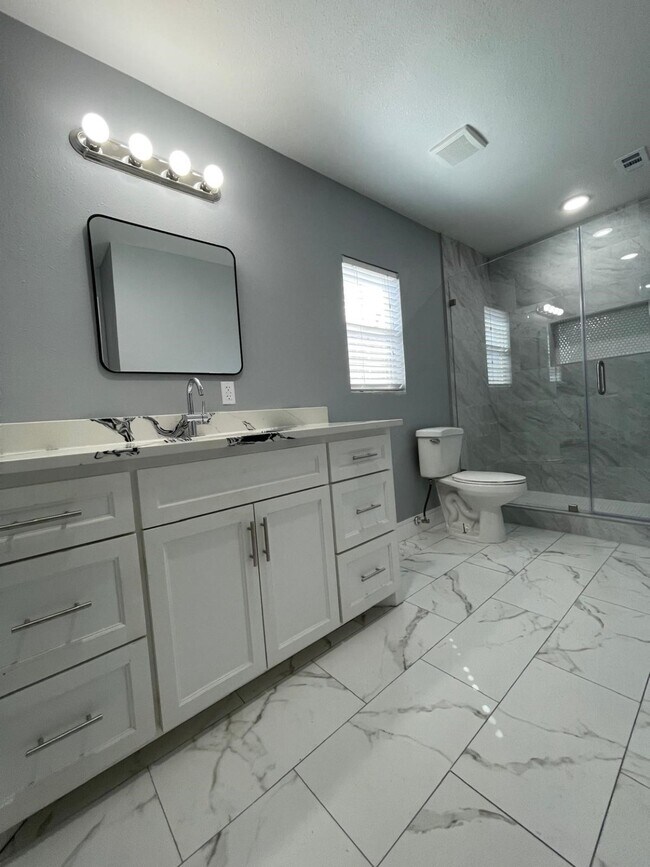 Building Photo - 711 Chaseway Dr