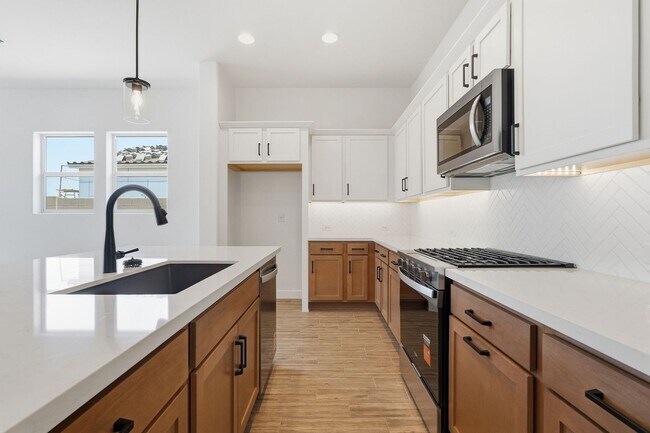 Building Photo - 2942 Manzanilla Ave