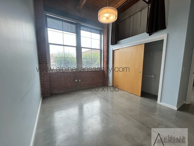 Building Photo - River Market Loft, Secured Parking