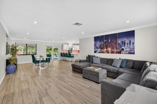 Building Photo - 407 SE 5th St