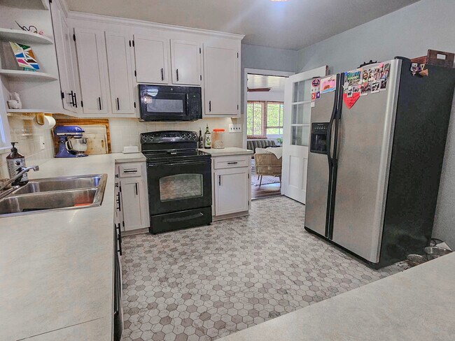Kitchen - 185 Charldon Rd