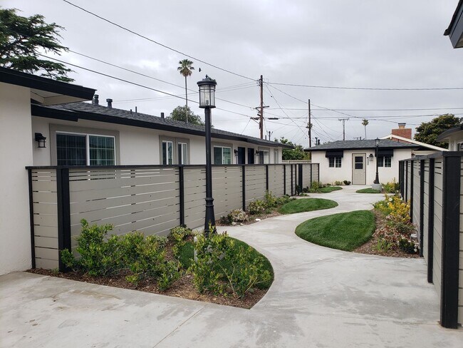 Building Photo - Newly Remodeled 1 Bedroom Unit in Orange