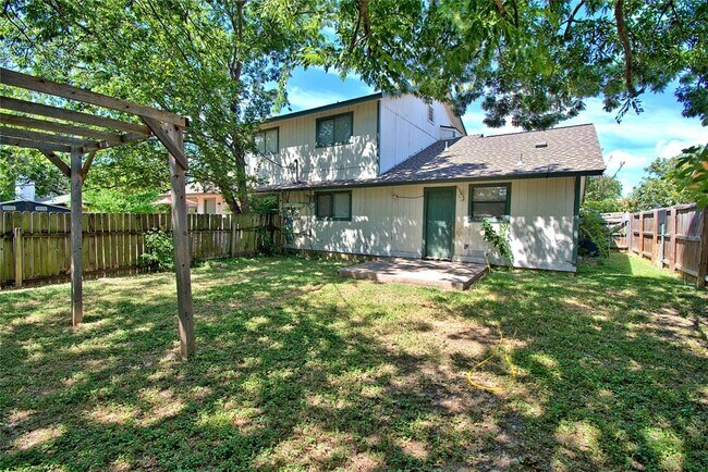 Building Photo - 1707 Onion Creek Village Dr