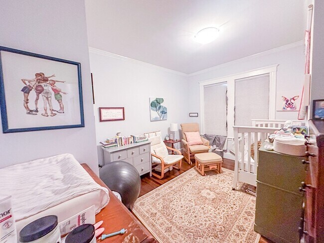 Building Photo - 35 Hillock St