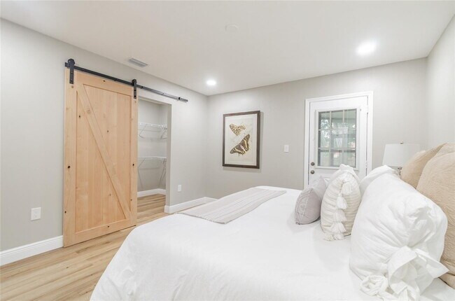 Building Photo - "Historic Seminole Heights 3-Bed, 2-Bath H...
