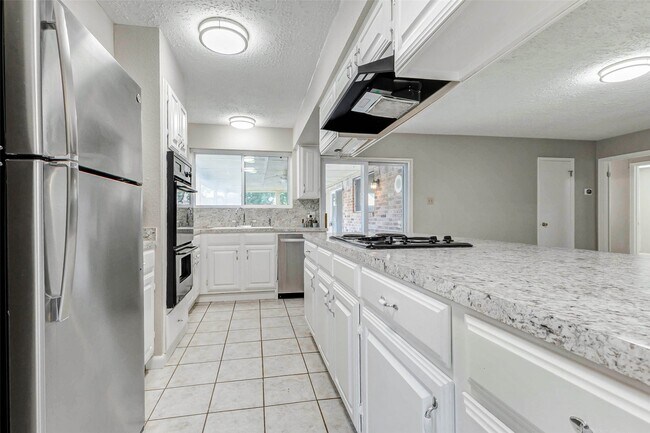 Building Photo - 22219 Elsinore Dr