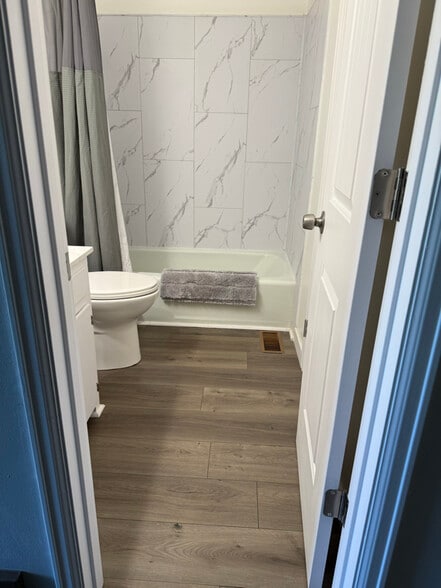 Building Photo - 506-533 33 Rd