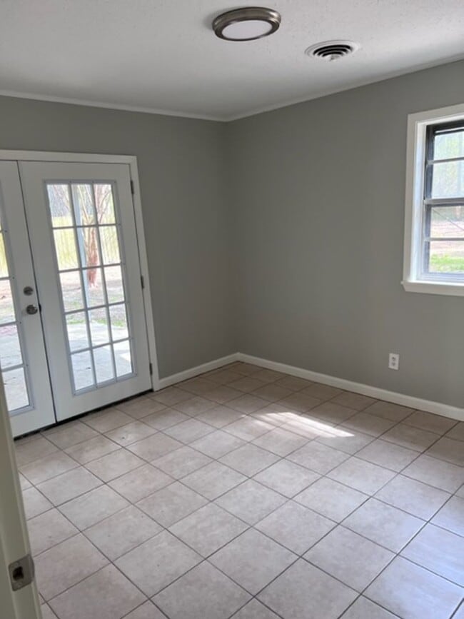 Building Photo - Renovated 4 Bedroom 2 Bath Home for Rent!!
