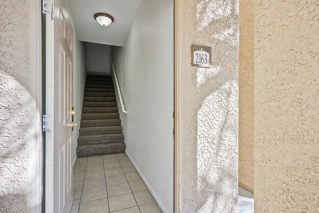 Building Photo - 10550 W Alexander Rd